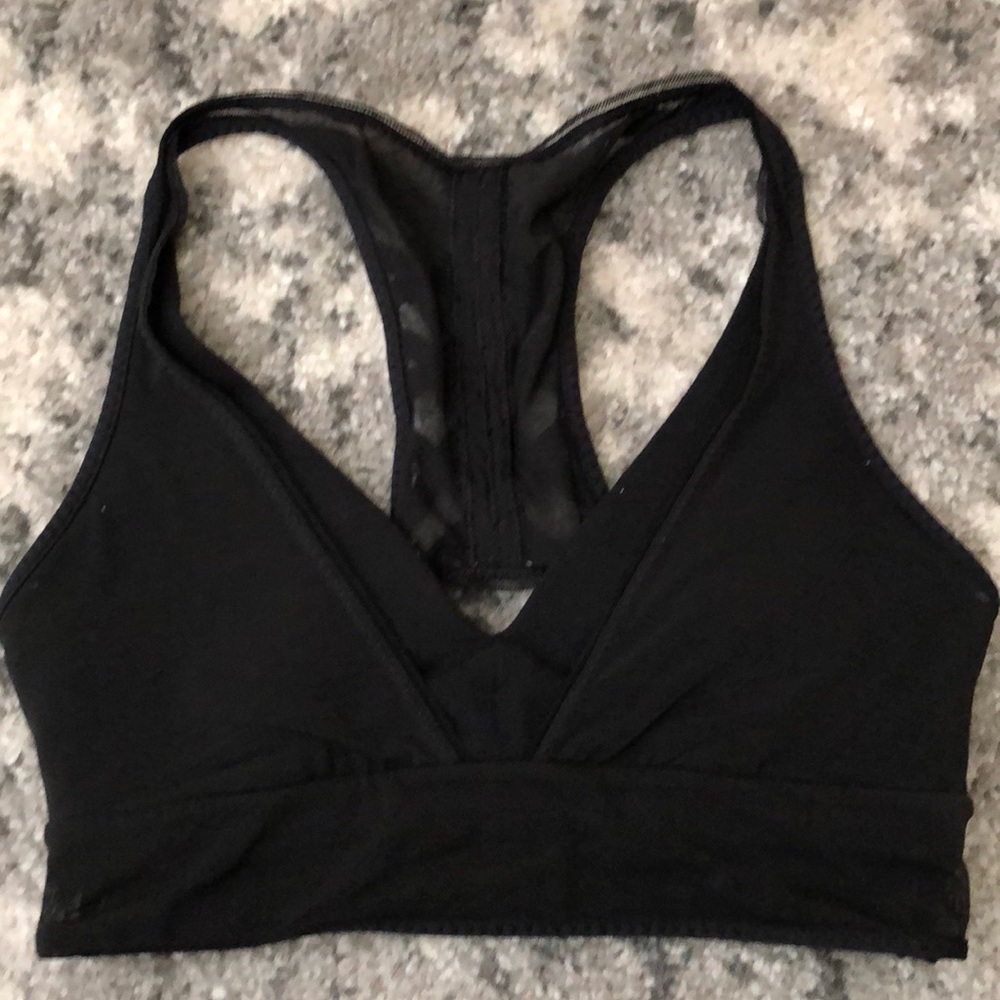 Lululemon criss cross detail bra